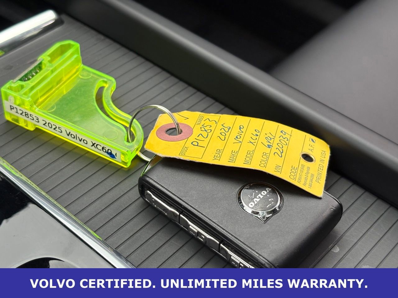 Certified 2025 Volvo XC60 B5 Core image 38