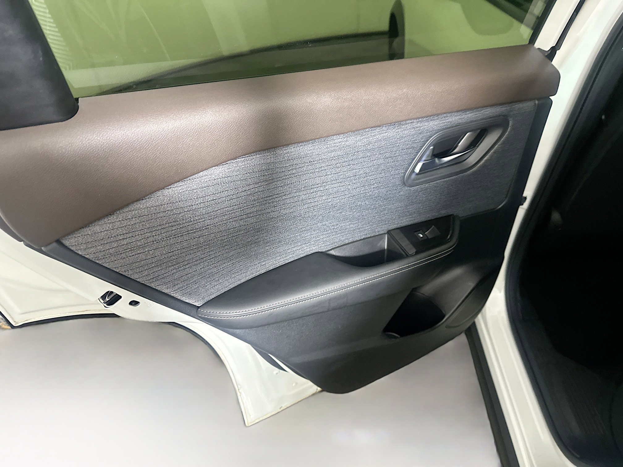 Used 2023 Nissan Rogue SV image 25