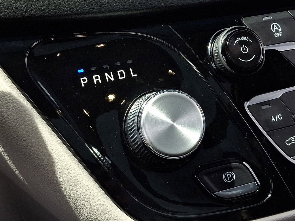 Used 2019 Chrysler Pacifica Touring-L Plus w/ Tire & Wheel Group image 15