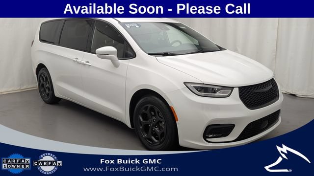 Used 2022 Chrysler Pacifica Limited w/ Uconnect Theater Family Group FWD image 2