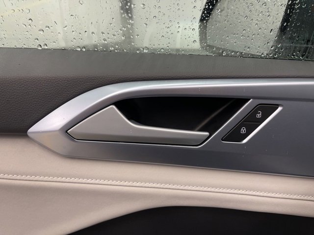 New 2026 Volkswagen Taos SE image 24