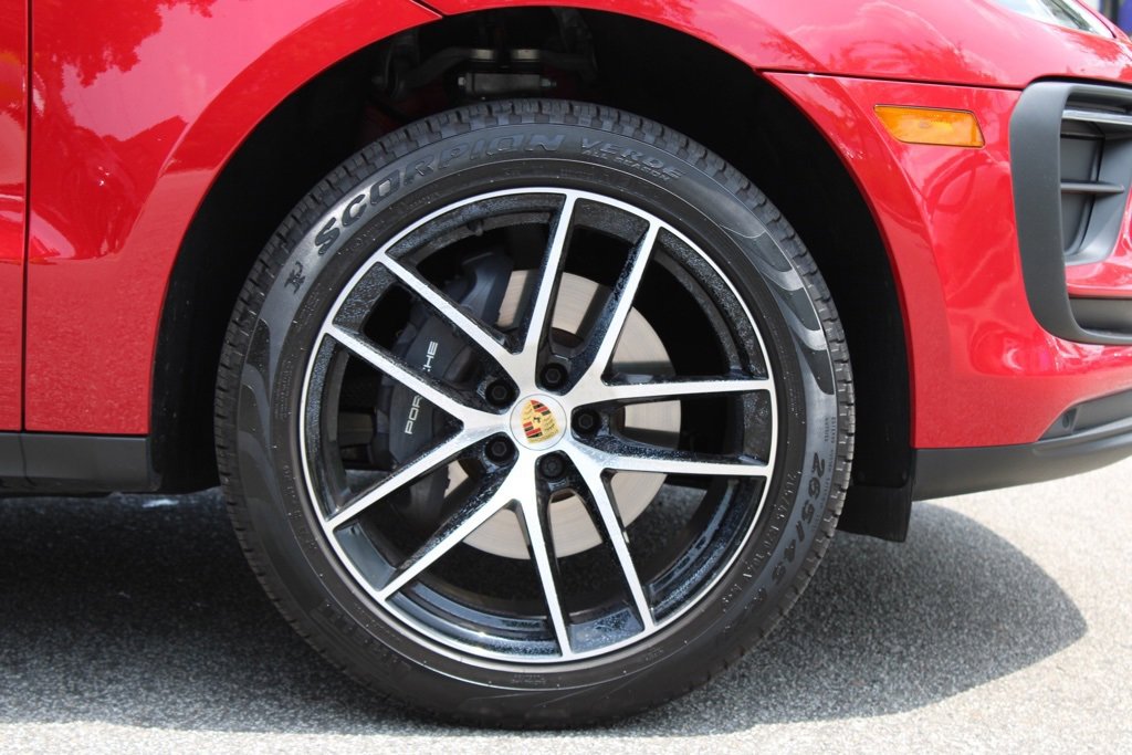 Used 2025 Porsche Macan image 13