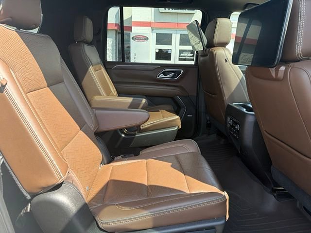 Used 2021 Chevrolet Suburban High Country w/ Premium Package AWD/4WD image 14
