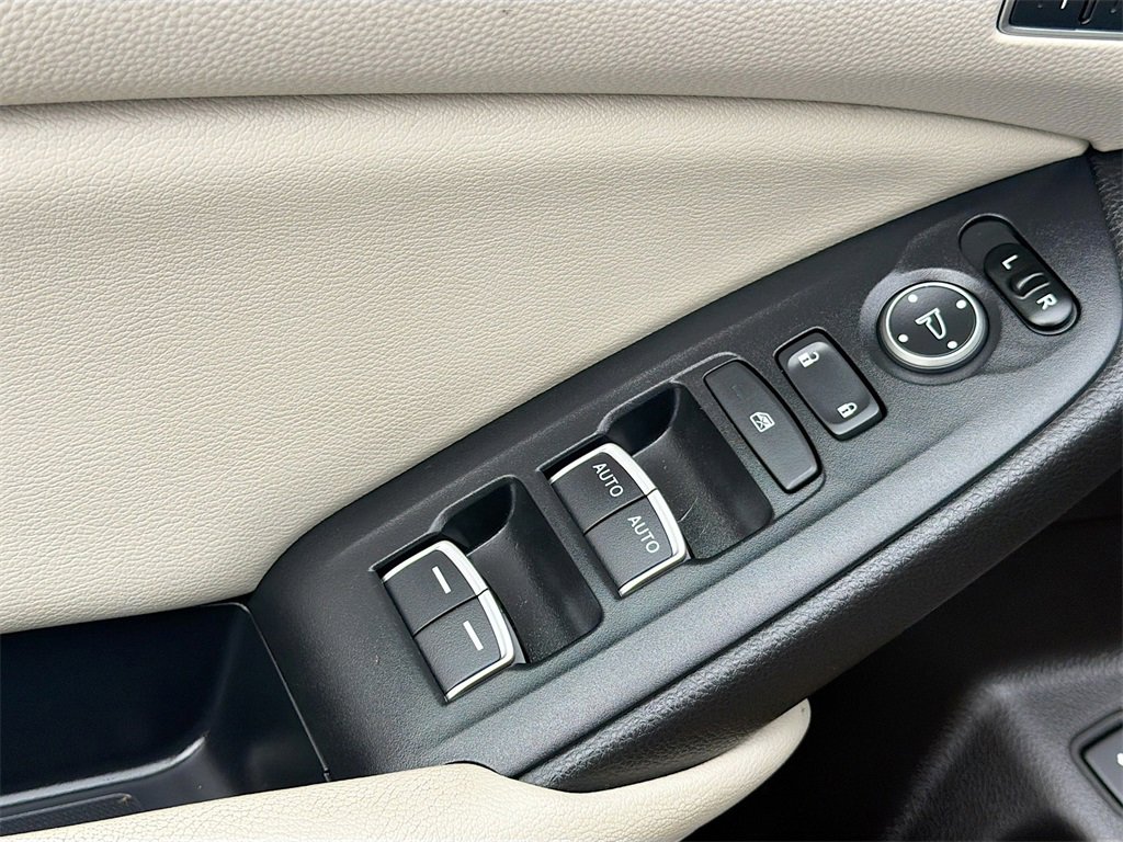 Used 2018 Honda Accord Touring image 18