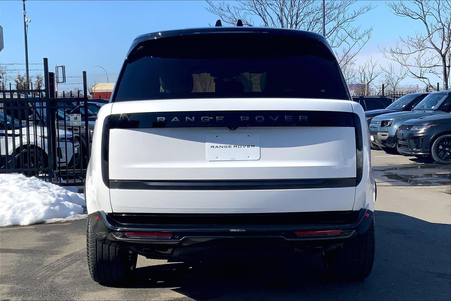 Used 2024 Land Rover Range Rover SE image 4