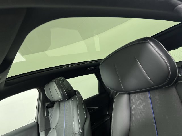 Used 2025 Cadillac Lyriq Luxury w/ LPO, Floor Liner Package AWD/4WD image 19