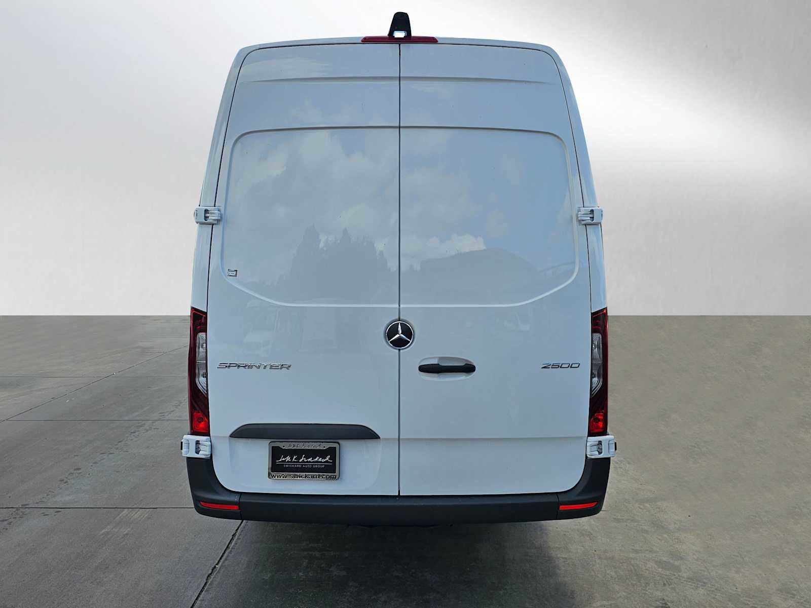 Used 2025 Mercedes-Benz Sprinter 2500 image 4