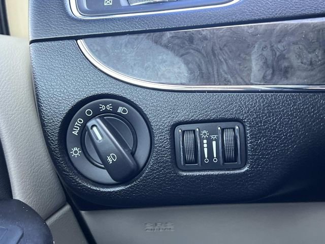 Used 2011 Chrysler Town & Country Touring w/ Driver Convenience Group image 27