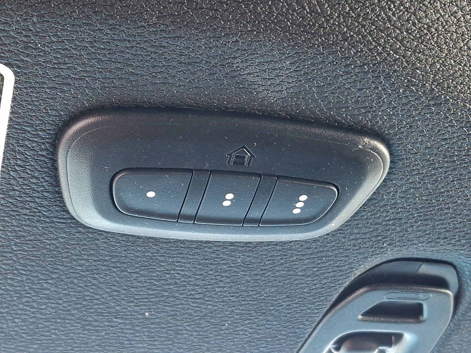 Used 2020 Jeep Wrangler Unlimited Sahara image 25