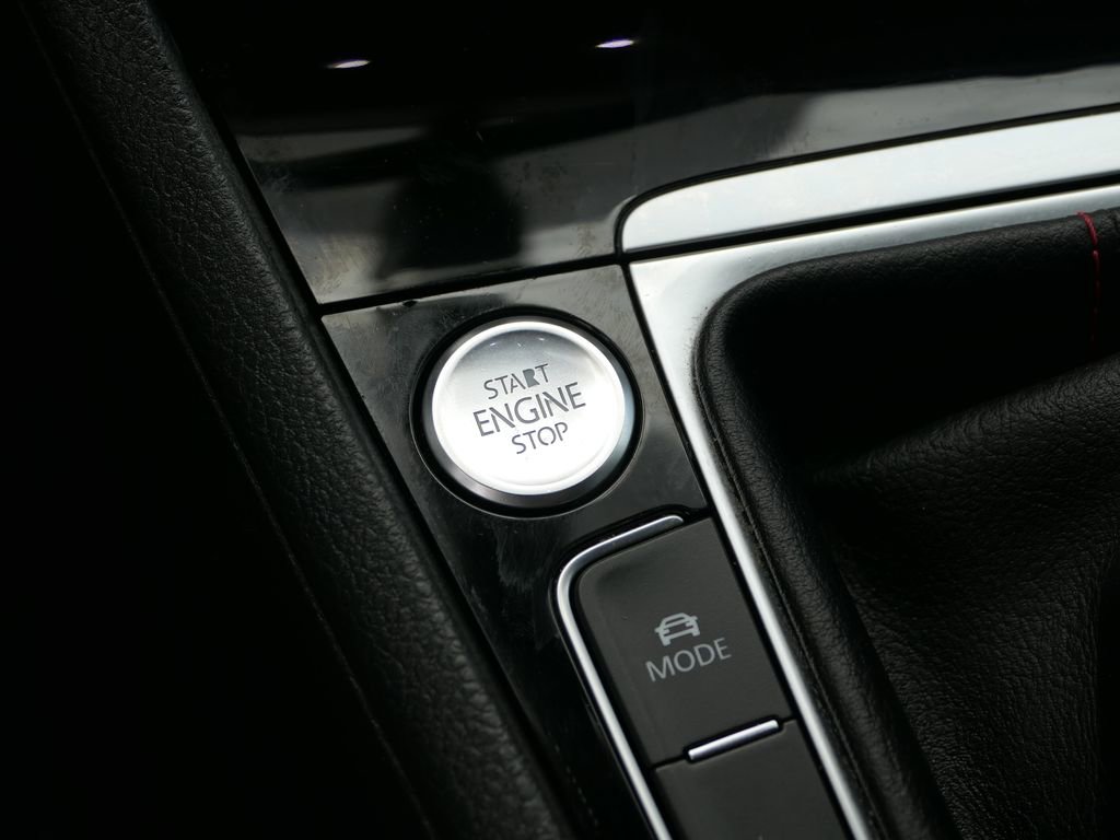 Used 2018 Volkswagen GTI SE image 19