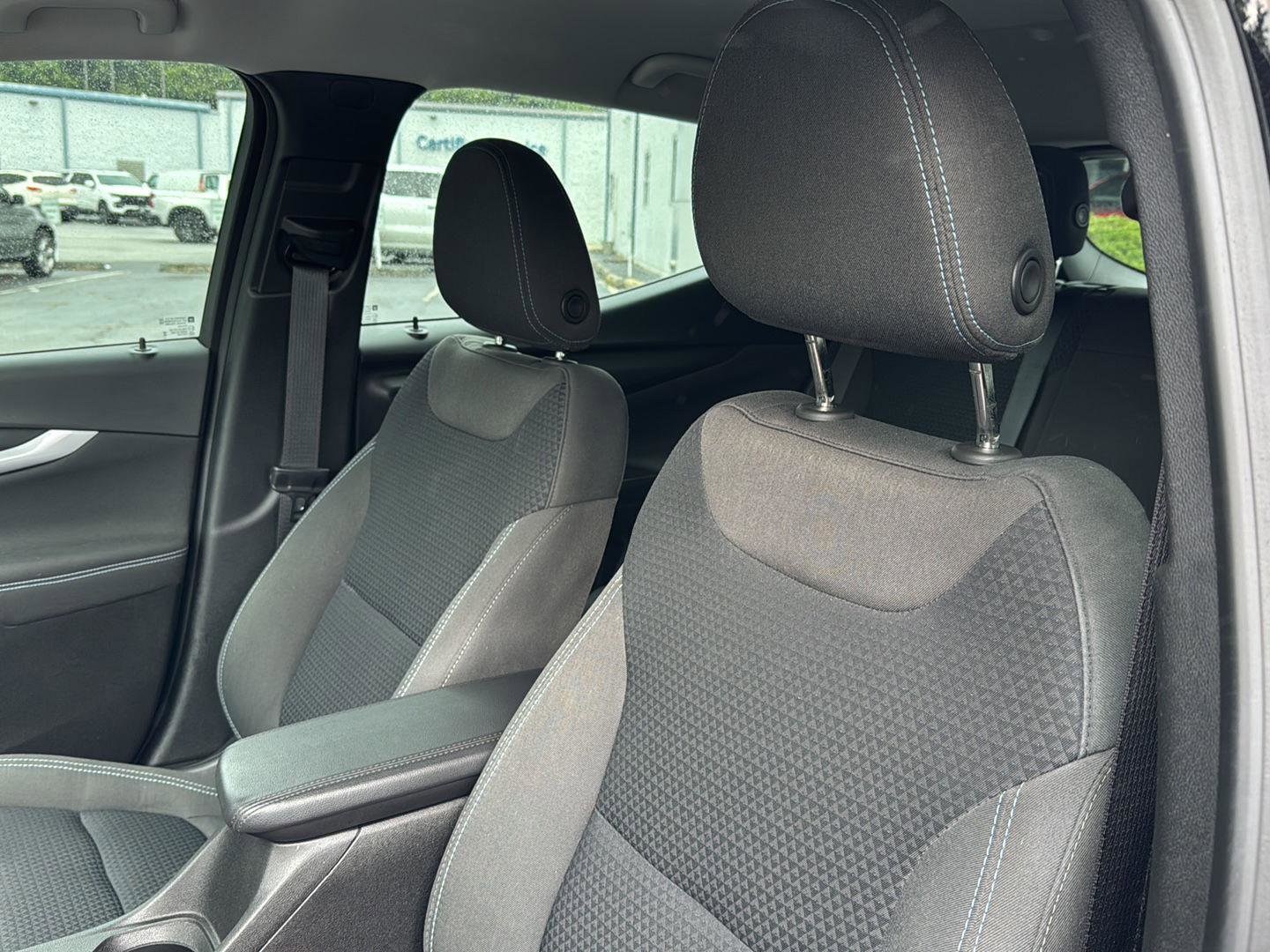 Used 2023 Chevrolet Bolt EUV LT w/ Comfort Package image 27