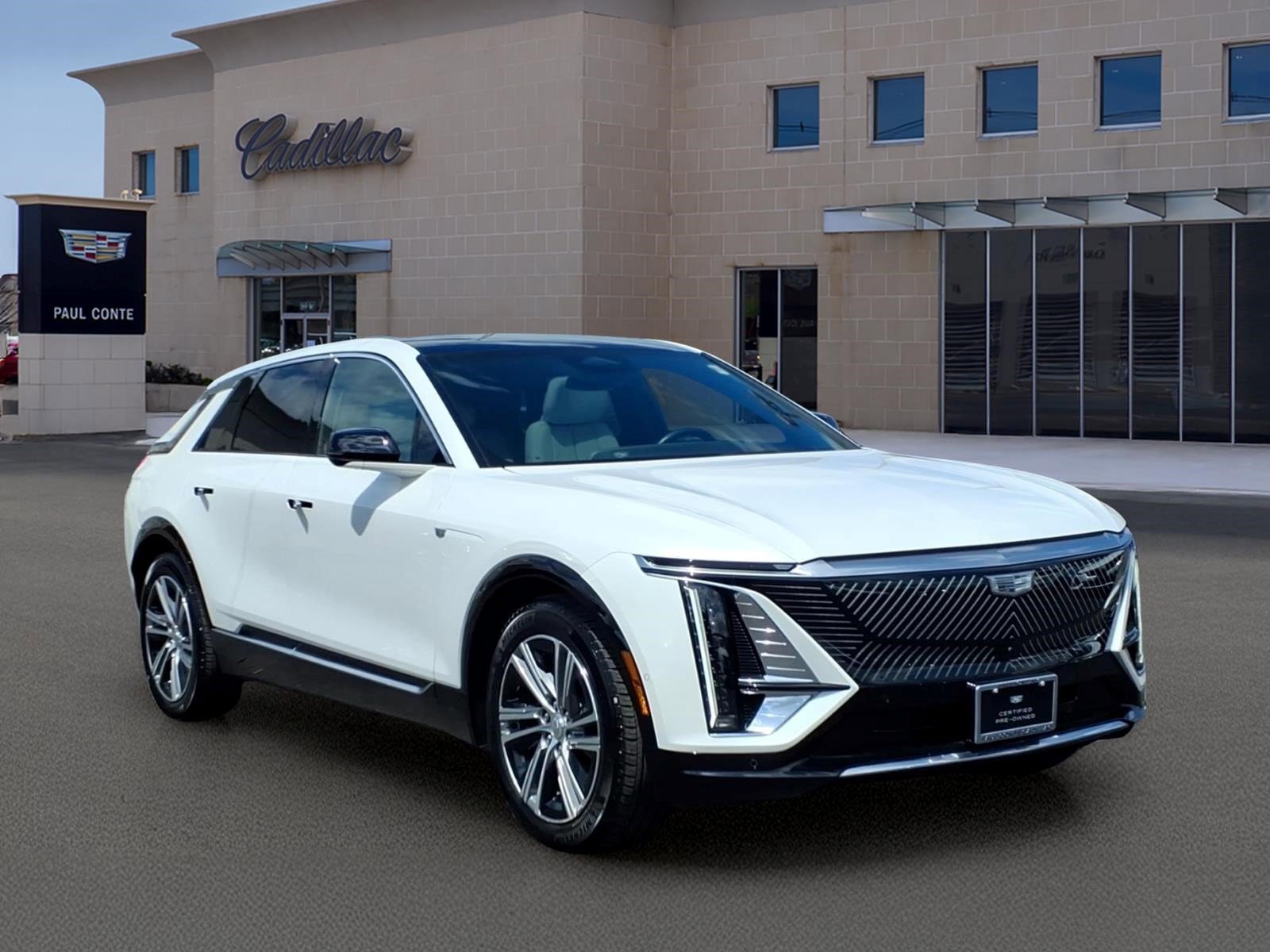Certified 2024 Cadillac Lyriq Luxury w/ LPO, Floor Liner Package AWD/4WD image 3