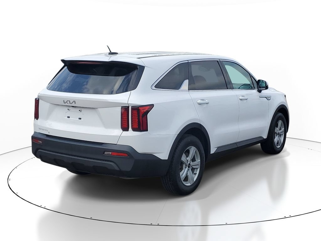 Certified 2023 Kia Sorento LX FWD image 4