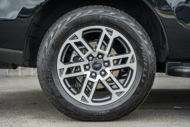 Used 2025 Ford Expedition Active AWD/4WD image 29