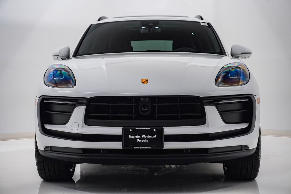 Certified 2026 Porsche Macan AWD/4WD image 6