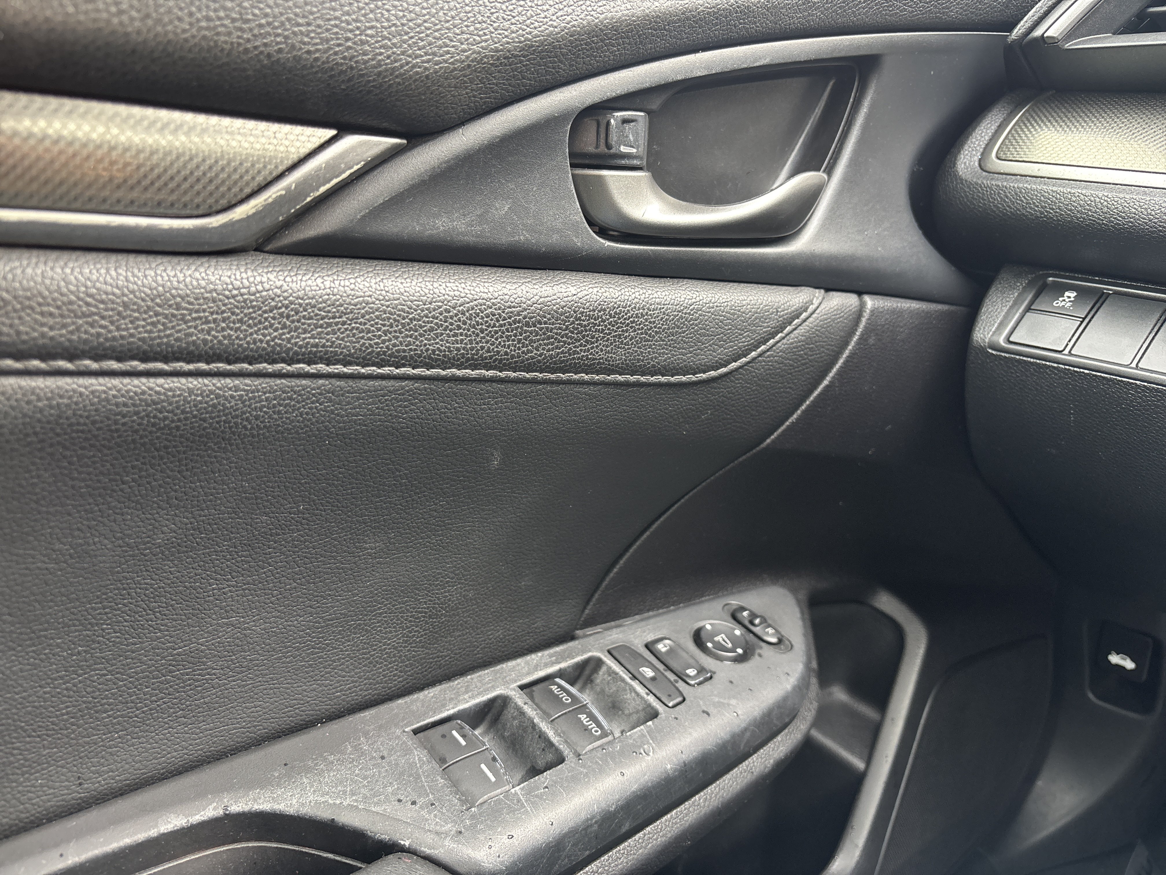Used 2018 Honda Civic EX-L image 32