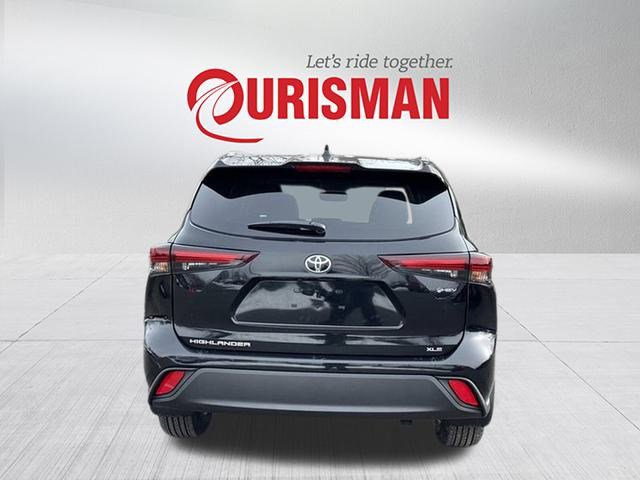 Used 2026 Toyota Highlander XLE image 3