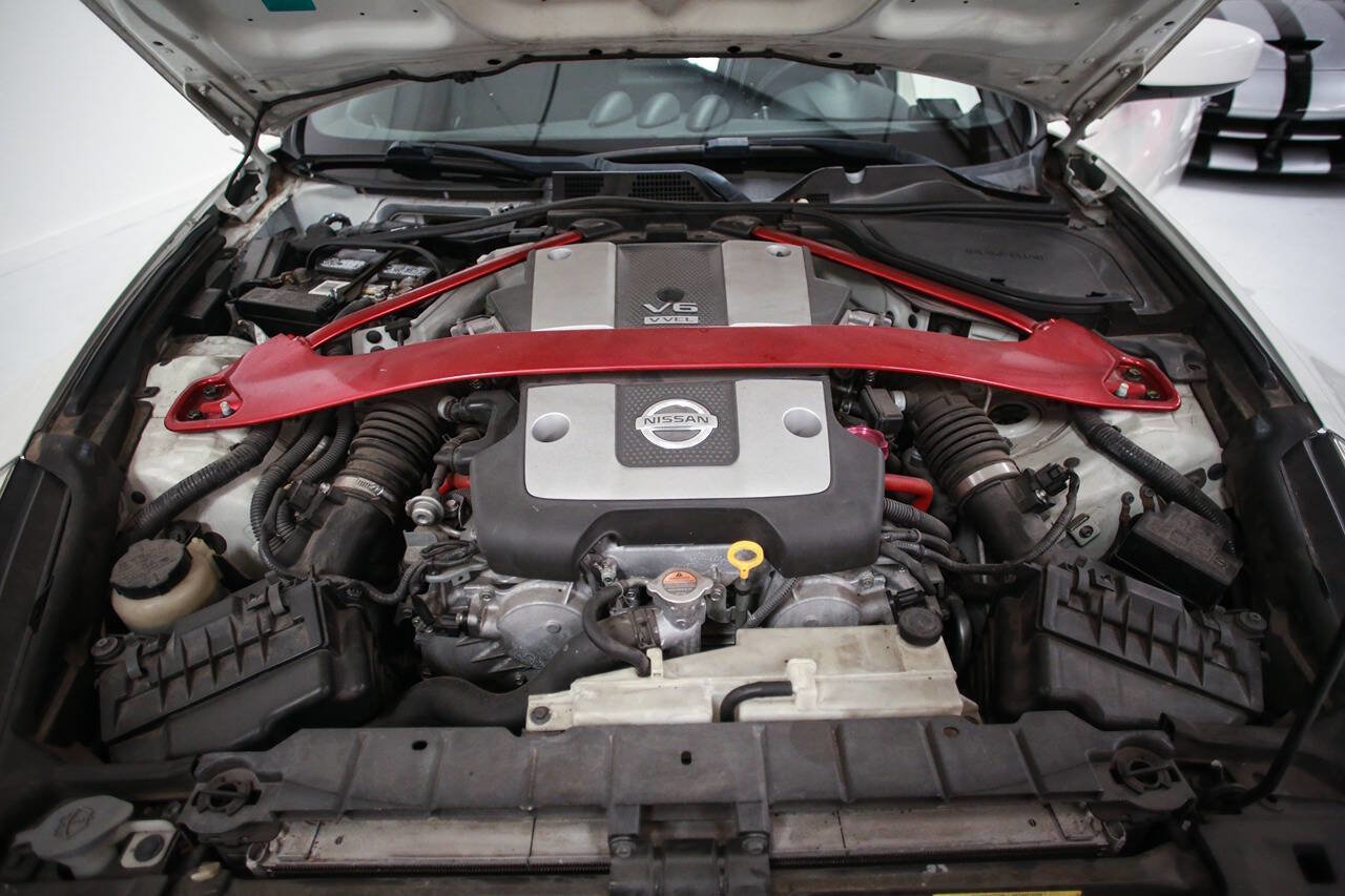 Used 2011 Nissan 370Z Coupe image 23