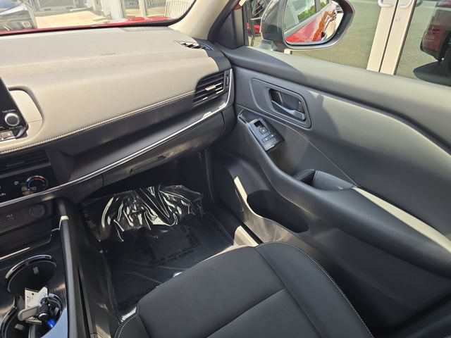 Used 2026 Nissan Rogue S FWD image 14
