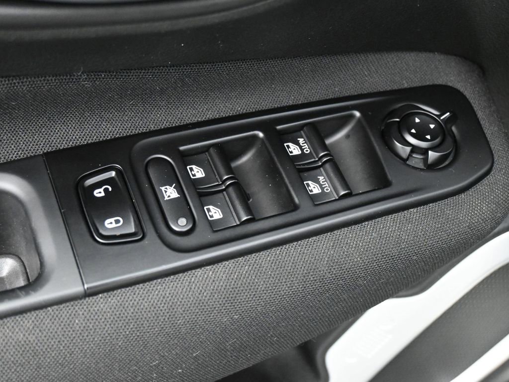 Used 2021 Jeep Renegade Latitude AWD/4WD image 4