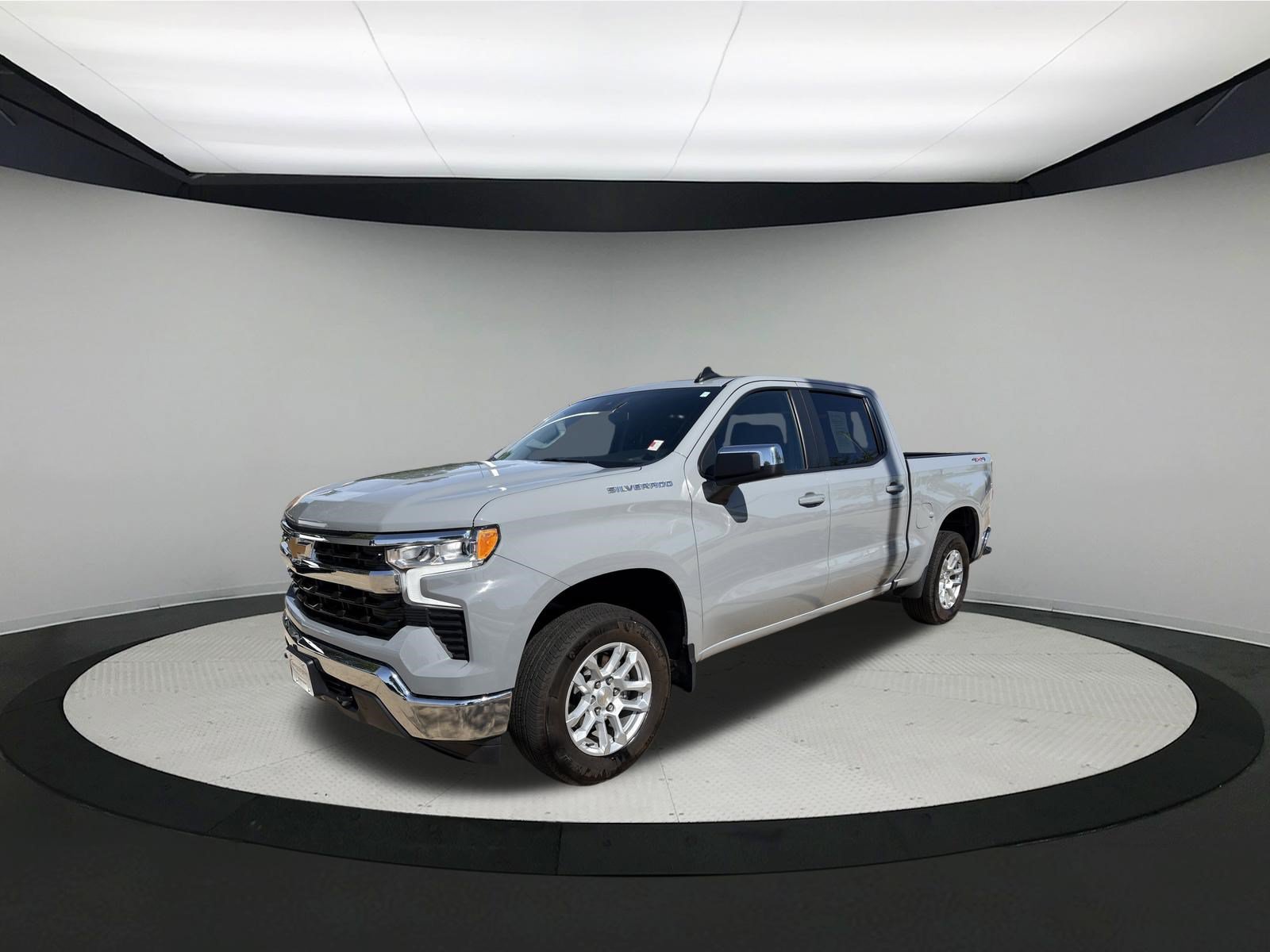 Used 2024 Chevrolet Silverado 1500 LT AWD/4WD image 3