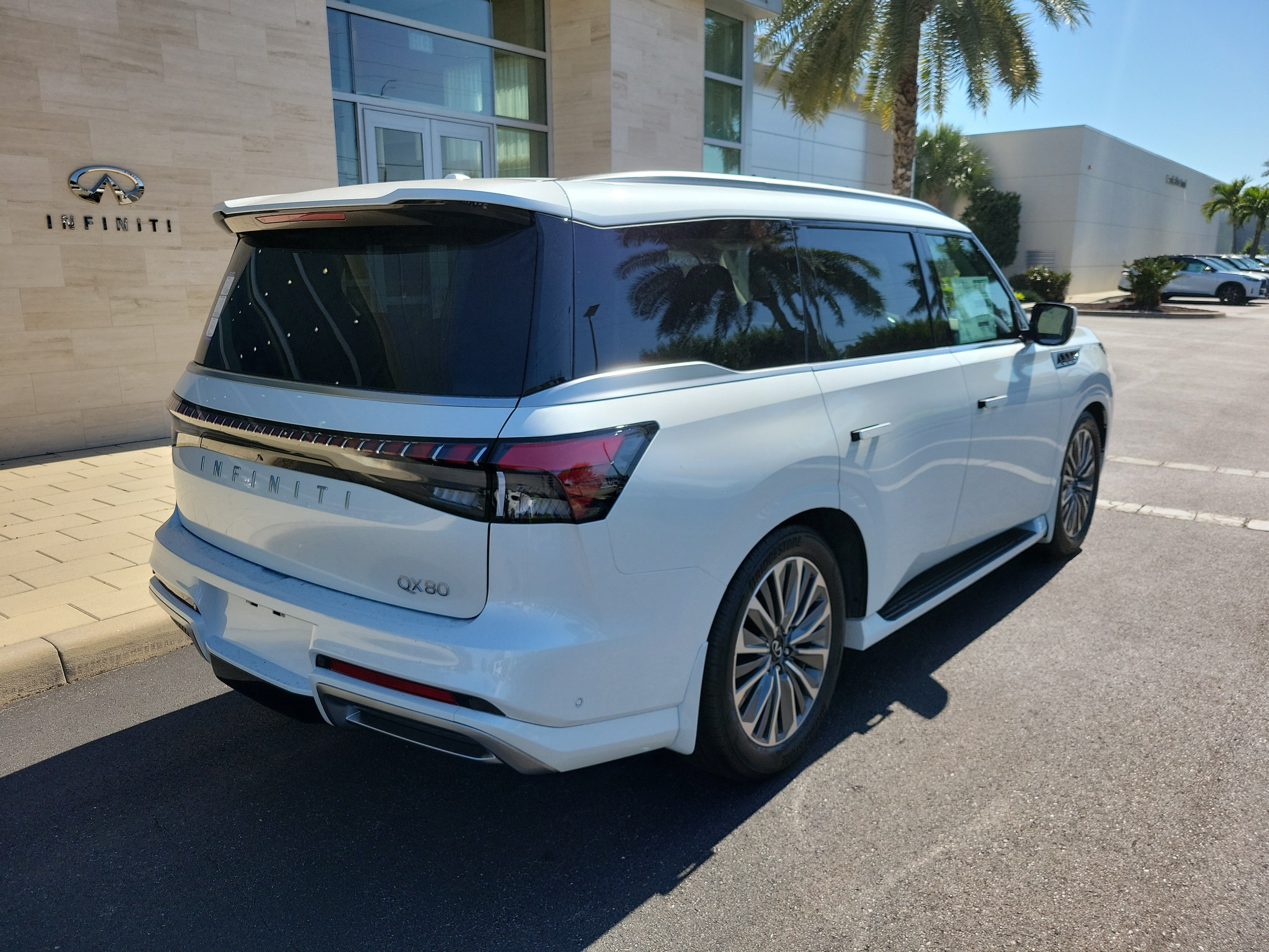 New 2026 INFINITI QX80 Luxe w/ Cargo Package RWD image 4