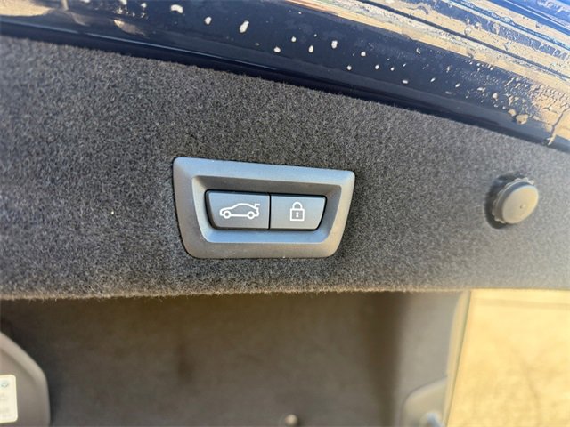 Used 2022 BMW 740i w/ M Sport Package image 10