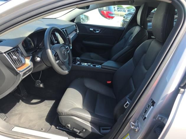 Used 2025 Volvo V60 B5 Cross Country Plus AWD/4WD image 5