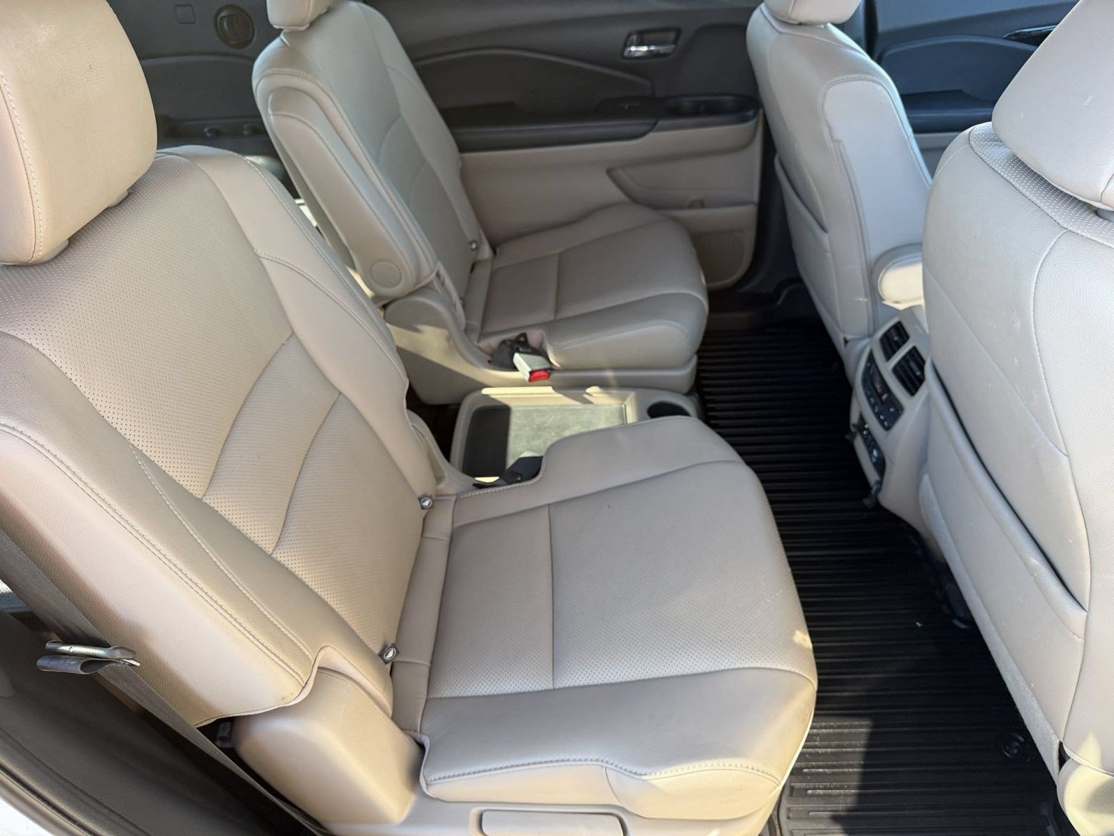Used 2016 Honda Pilot Elite image 31
