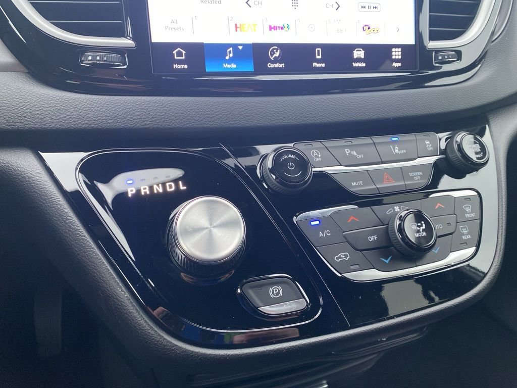 New 2026 Chrysler Voyager LX image 31