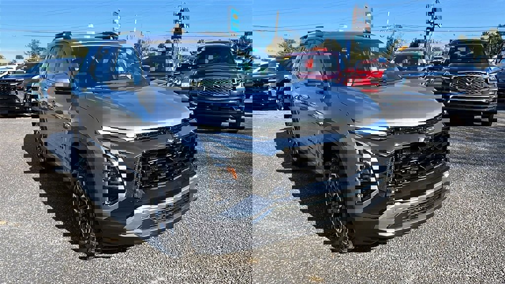 New 2026 Chevrolet Equinox ACTIV w/ Convenience Package III image 3