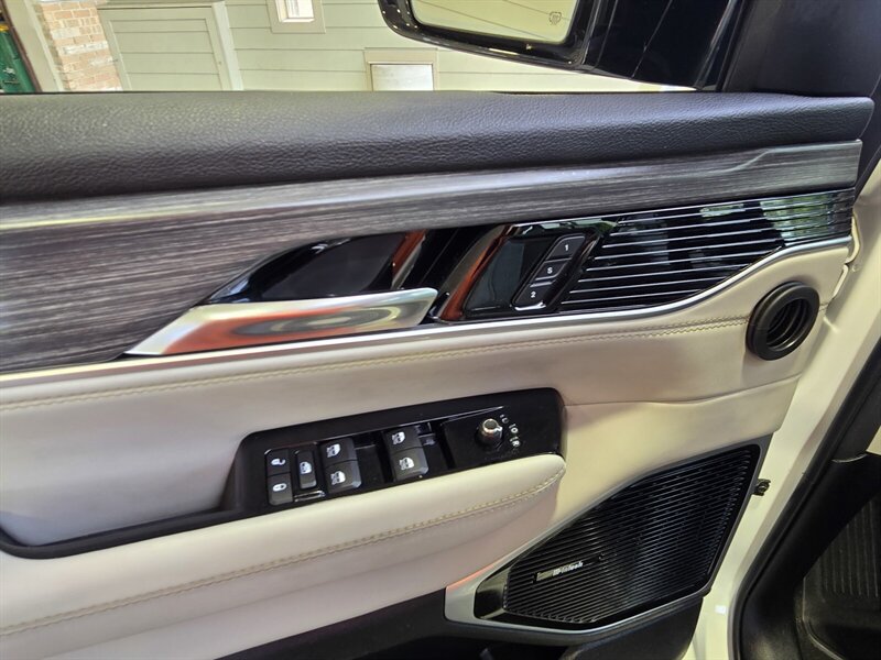 Used 2023 Jeep Wagoneer Series III w/ Premium Group I AWD/4WD image 14