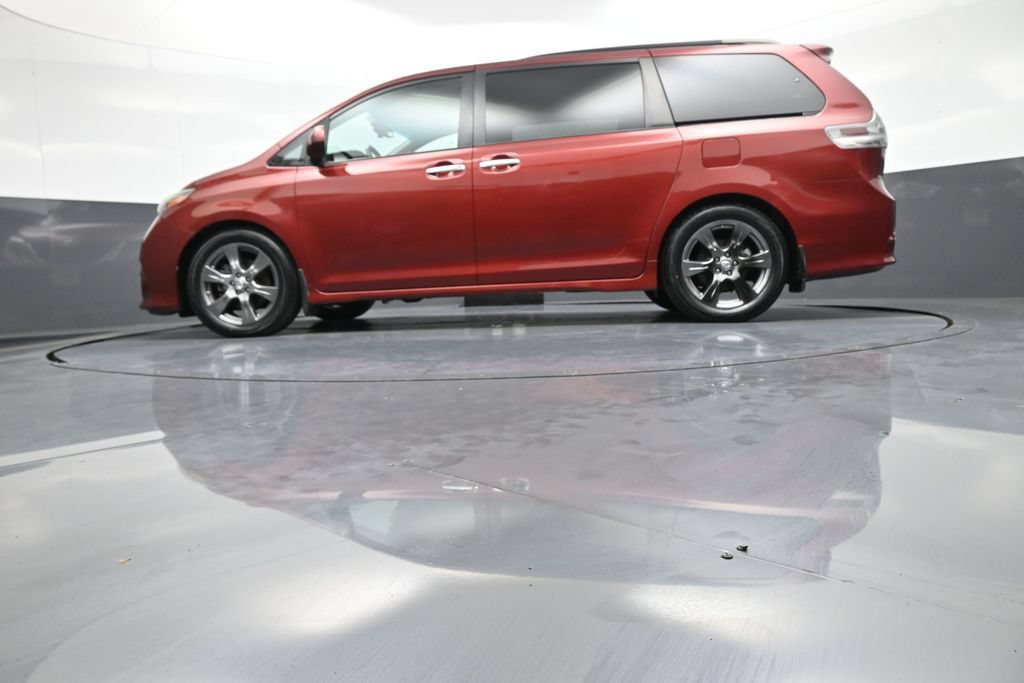 Used 2017 Toyota Sienna SE FWD image 35