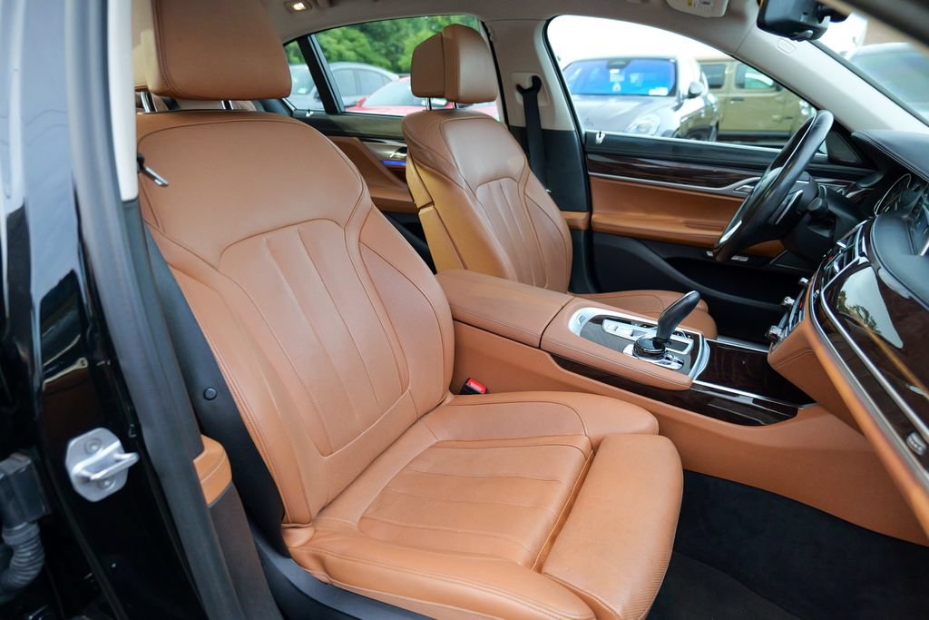 Used 2018 BMW 740i xDrive AWD/4WD image 36
