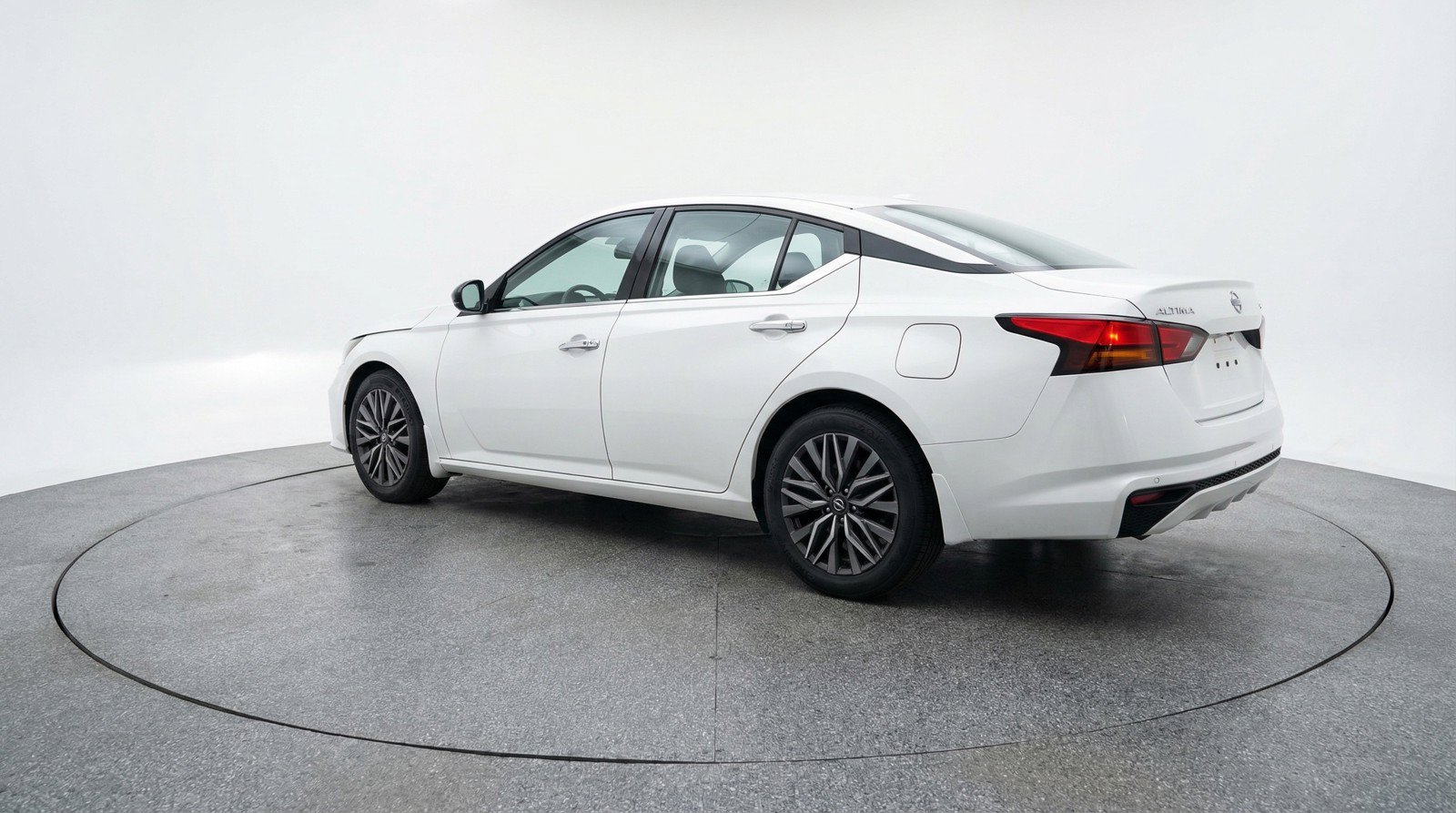 Used 2025 Nissan Altima 2.5 SV FWD image 6