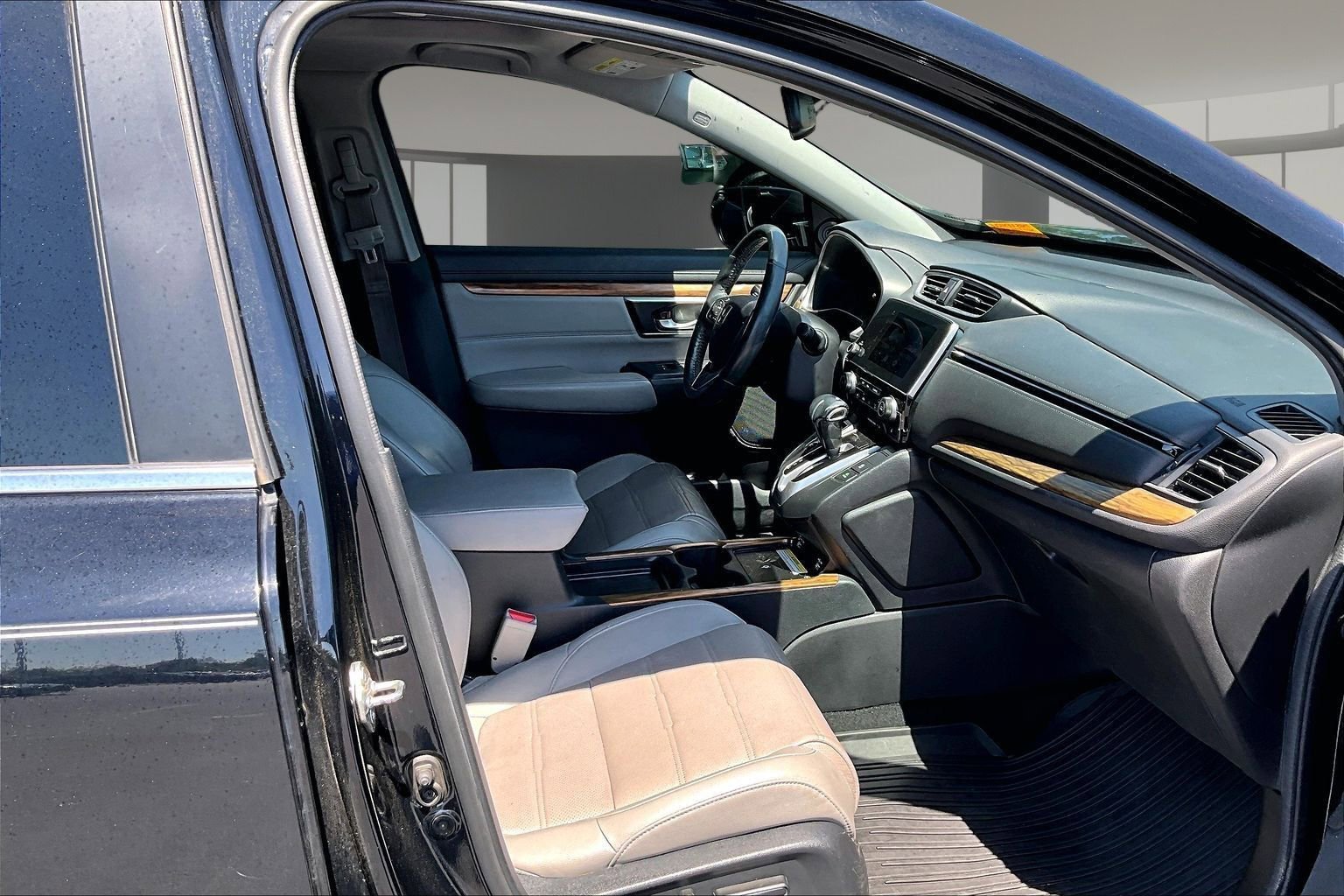 Used 2020 Honda CR-V Touring image 29