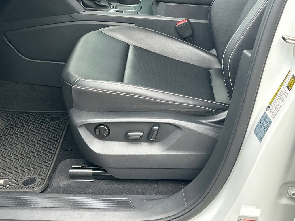 Used 2020 Volkswagen Atlas Cross Sport SE FWD image 16