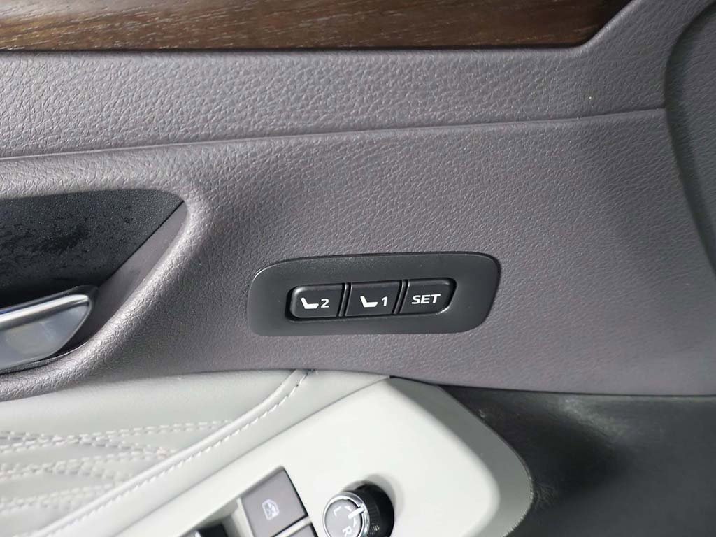 Used 2019 Toyota Avalon Limited image 40