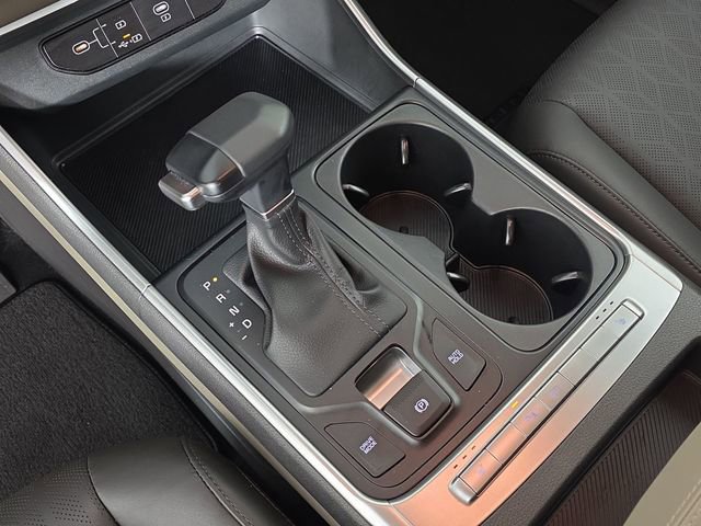 Used 2025 Kia Carnival FWD image 31