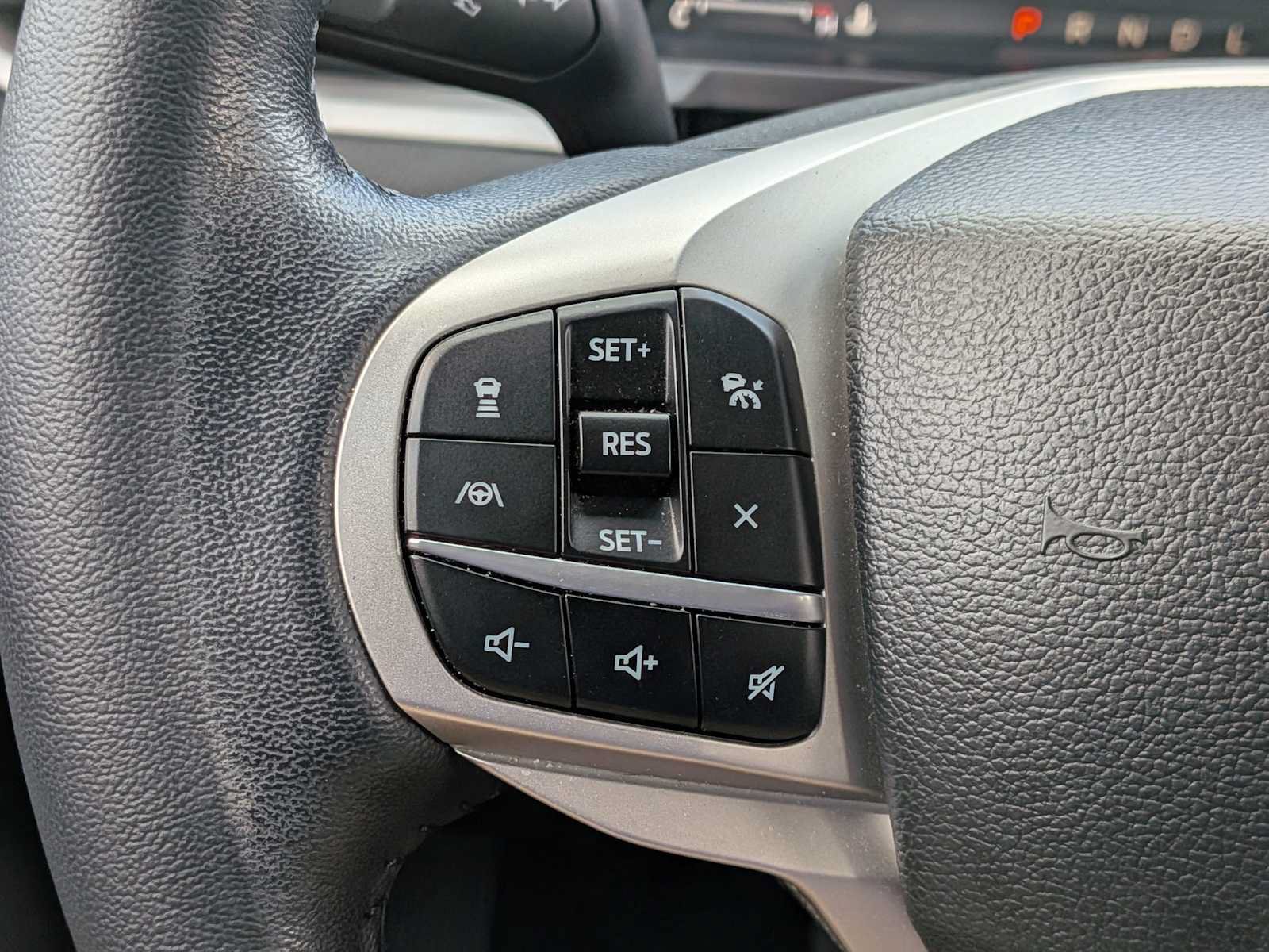 Used 2023 Ford Explorer XLT w/ Equipment Group 202A AWD/4WD image 24