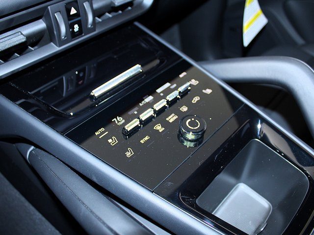 New 2026 Porsche Cayenne E-Hybrid Coupe AWD/4WD image 14
