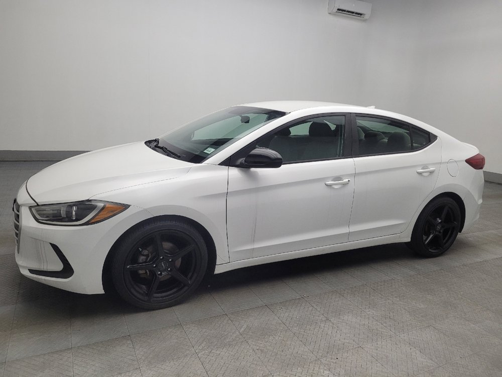 Used 2017 Hyundai Elantra SE image 2