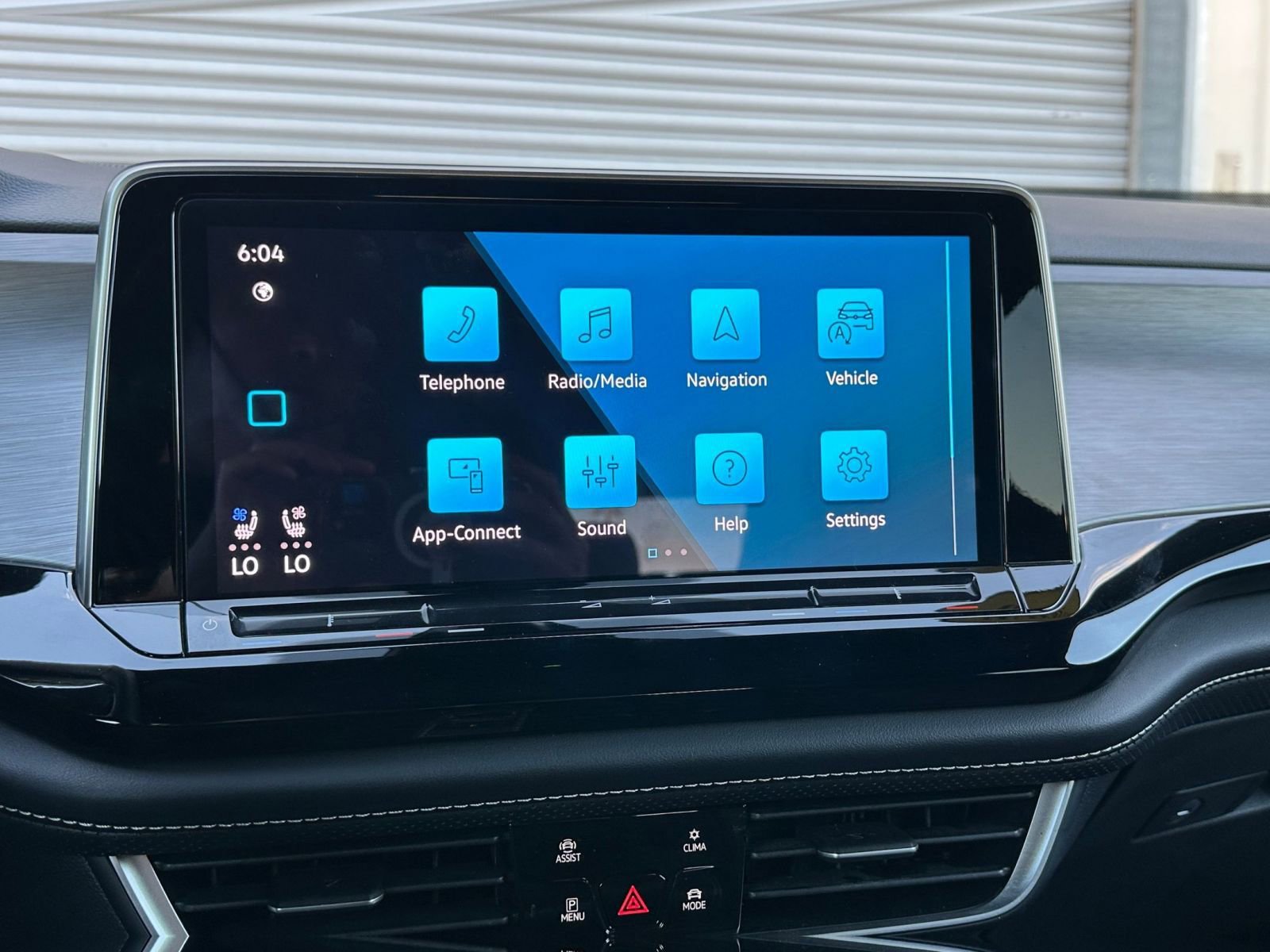 Used 2024 Volkswagen Atlas Cross Sport SE image 21