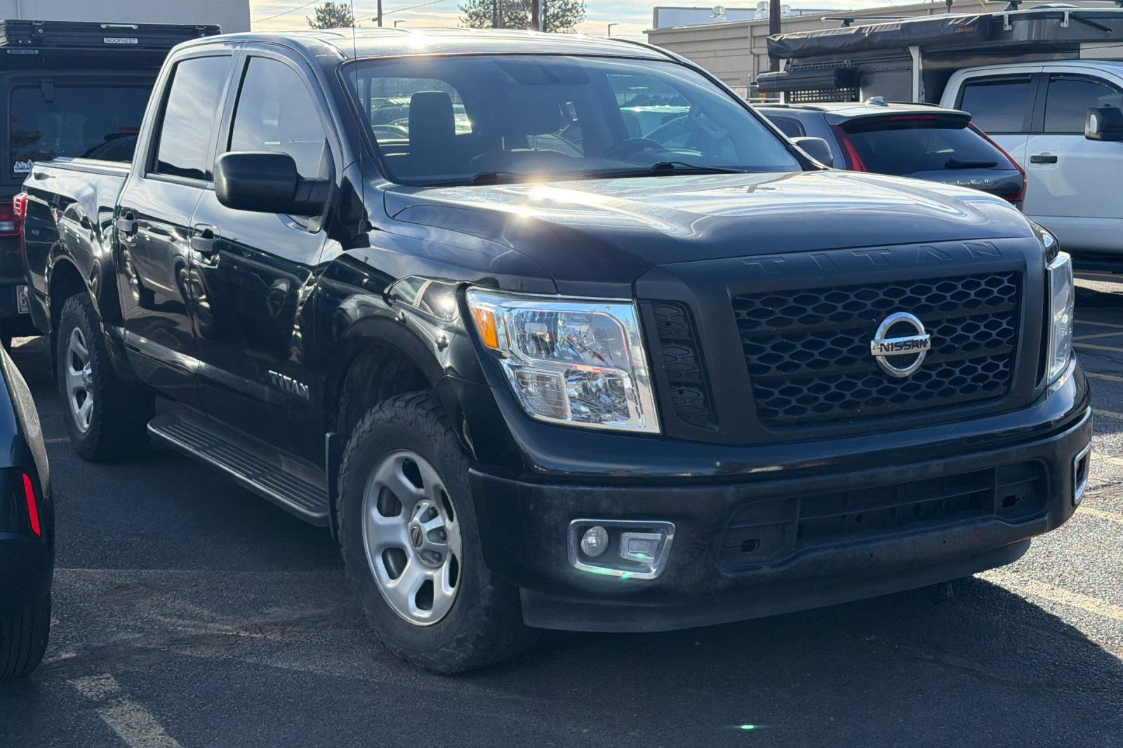 Used 2017 Nissan Titan S image 2