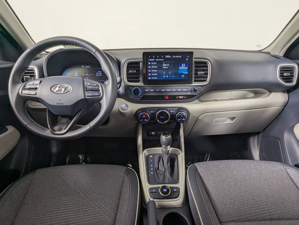 Certified 2025 Hyundai Venue Limited FWD image 16