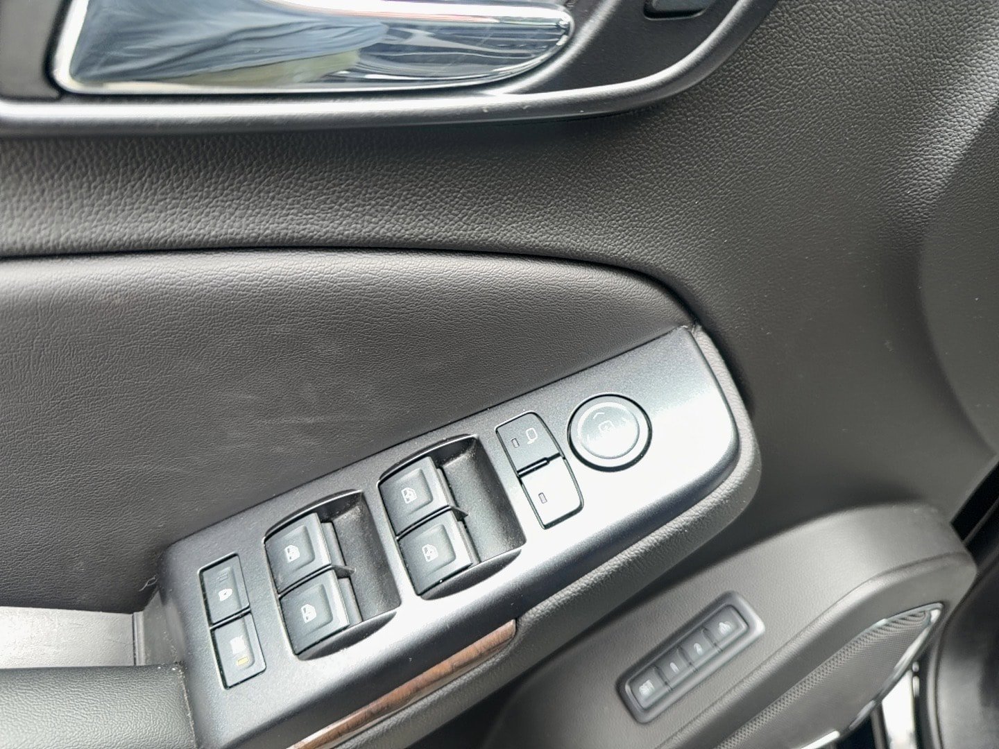 Used 2018 Chevrolet Tahoe LT AWD/4WD image 24