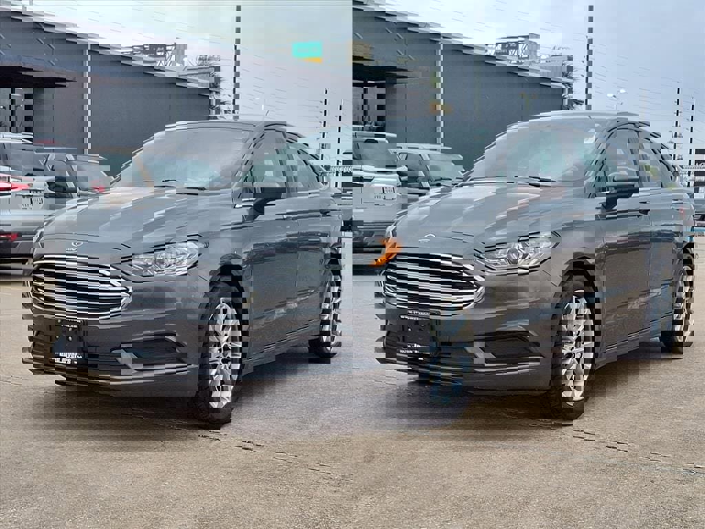 Used 2017 Ford Fusion SE image 4