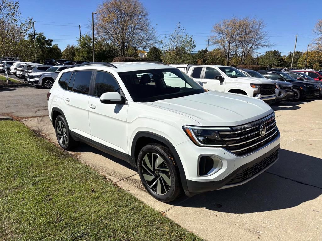 Used 2025 Volkswagen Atlas SE image 1