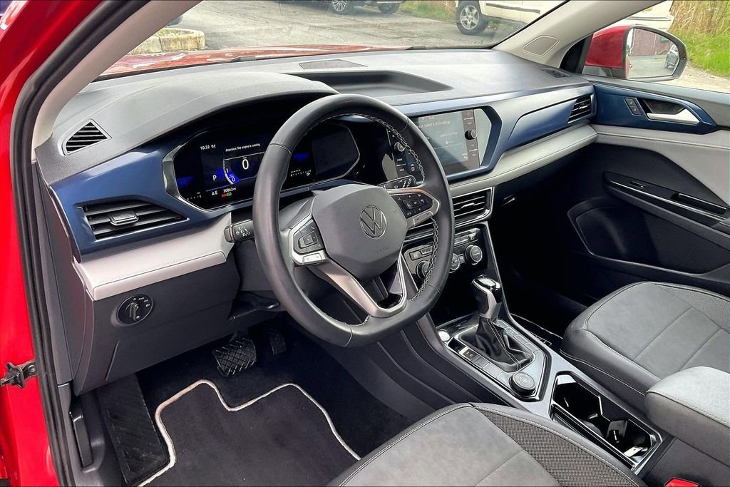 Used 2024 Volkswagen Taos SE w/ Black Wheel Plus Package image 13