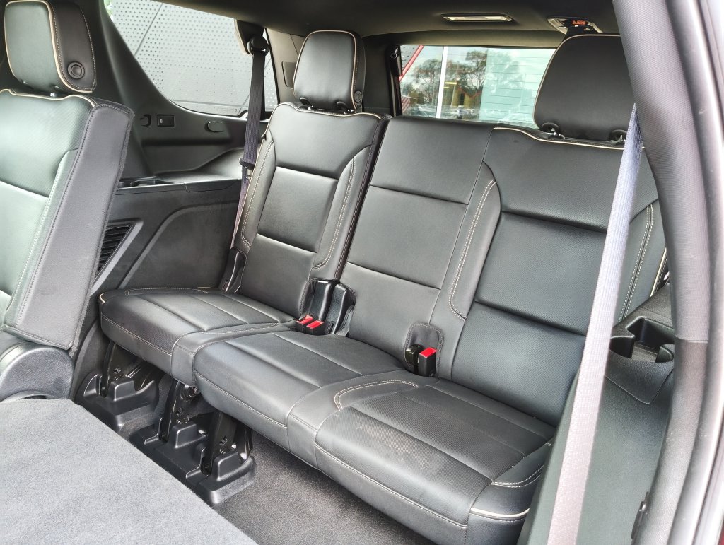 Used 2023 GMC Yukon SLT w/ SLT Luxury Package AWD/4WD image 13
